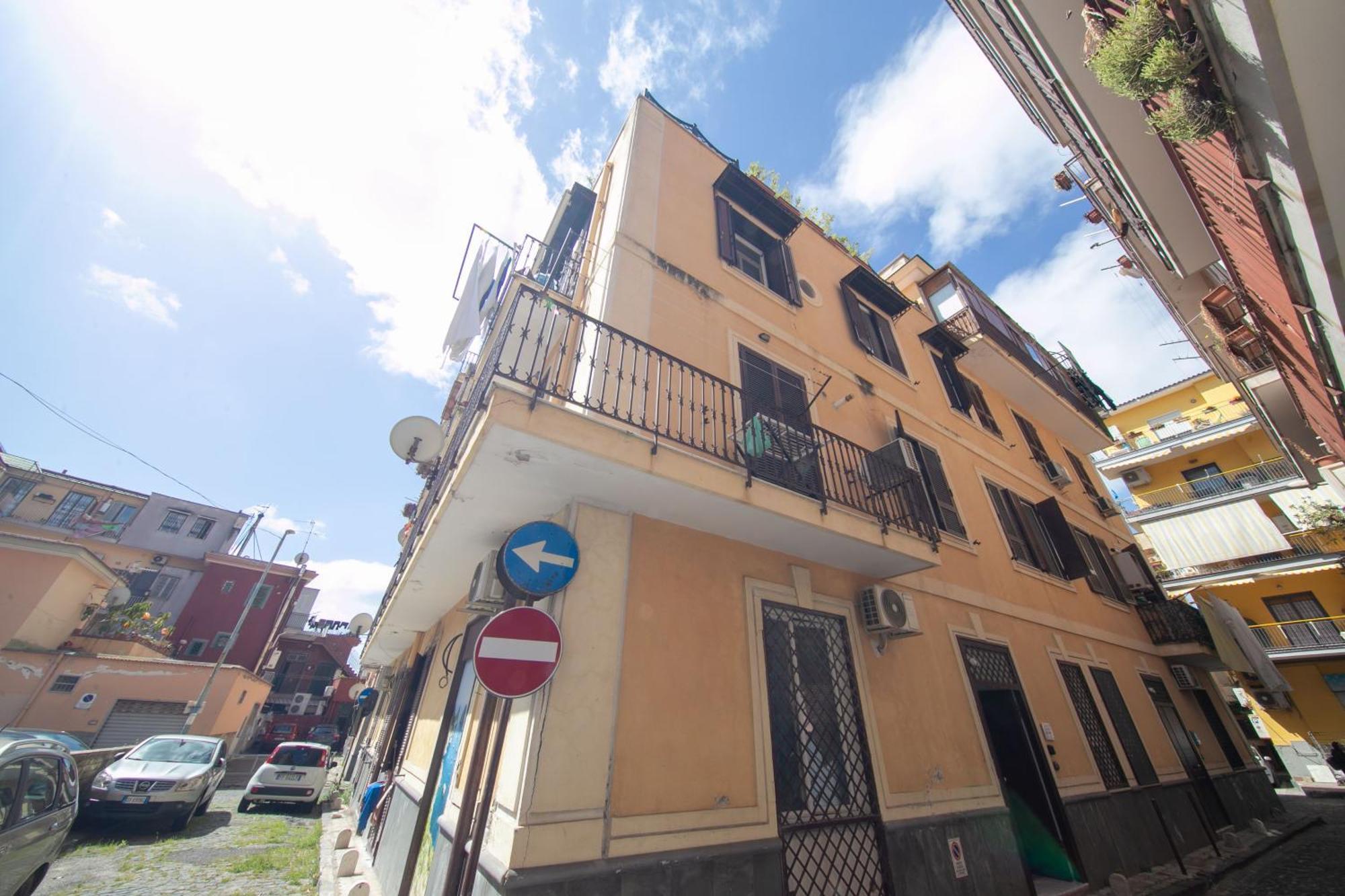 Casa Vacanze Alma B&B Grazioso Appartamento Sul Lungomare Di Pozzuoli A 300Mt Dal Centro E Dal Rione Terra By Movery Dış mekan fotoğraf