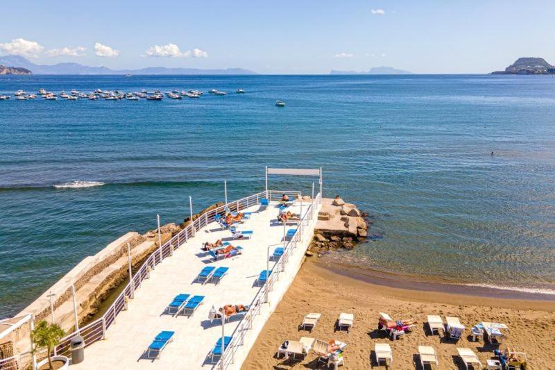 Casa Vacanze Alma B&B Grazioso Appartamento Sul Lungomare Di Pozzuoli A 300Mt Dal Centro E Dal Rione Terra By Movery Dış mekan fotoğraf