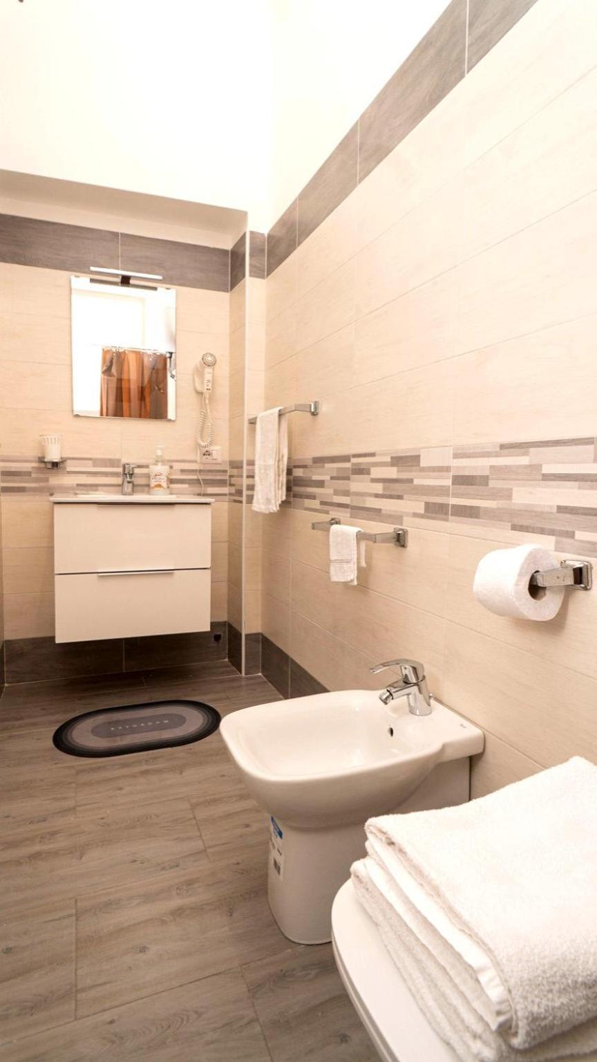 Casa Vacanze Alma B&B Grazioso Appartamento Sul Lungomare Di Pozzuoli A 300Mt Dal Centro E Dal Rione Terra By Movery Dış mekan fotoğraf